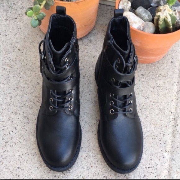 BLACK COMBAT BUCKLE FAUX LEATHER BOOTS - Picture 5 of 5